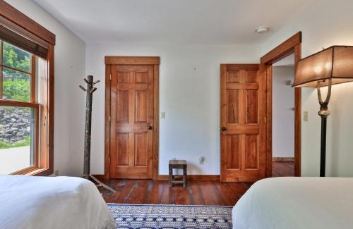 Central Vermont- Killington House | Meyer Chalet de Esqui - Ski-In, Ski-Out 4BR Bear Mtn Retreat with Pool & Fireplace
