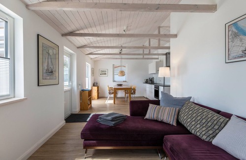 Hellert House | "Meyers Ferienhaus" with Private Garden & Wi-Fi