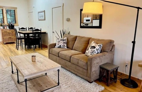 Greenville House | Meyers Loft - Hot Spring - Farm