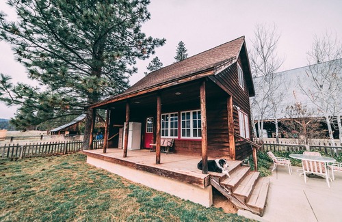 Greenville Cabin | Meyers Ranch Cabin - Hot Spring- Farm