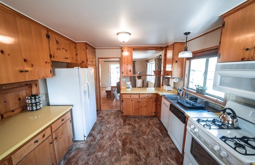 Greenville House | Meyers Ranch House - Hot Spring - Farm