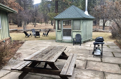Greenville House | Meyers Ranch House - Hot Spring - Farm