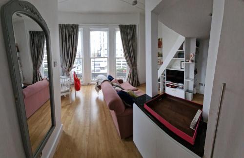 Notting Hill Apartment | Mezzanine Flat in the heart of Notting Hill