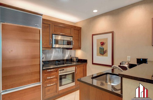 Las Vegas Condo | MGM Signature-03-608 1Br 2Ba Balcony Jacuzzi Suite