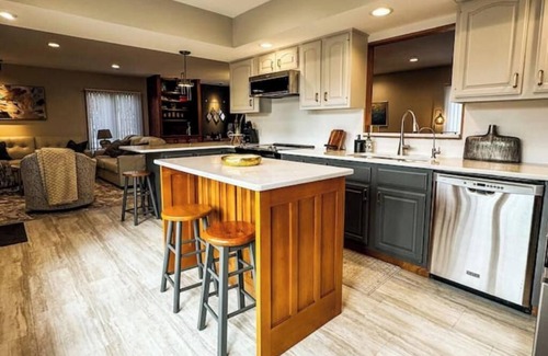 Willmar House | MI CASA- 4 Bd- Mega Playground