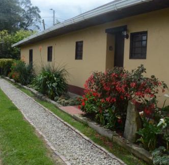 El Rosal House | Mi casa amarilla
