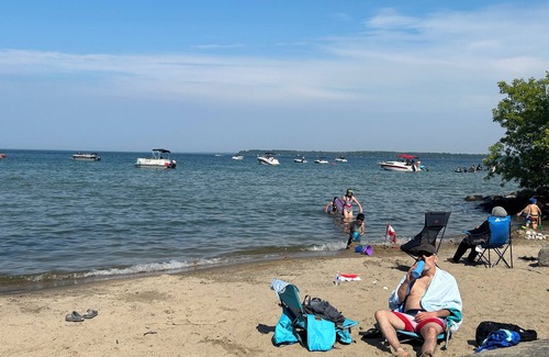 Alcona House | Mi casa beach bungalow