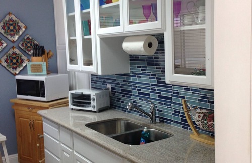 Peninsula Apartment | Mi Casa Es Tu Casa . in Long Beach, California !
