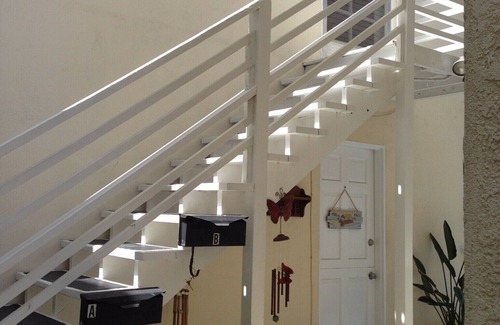Peninsula Apartment | Mi Casa Es Tu Casa . in Long Beach, California !