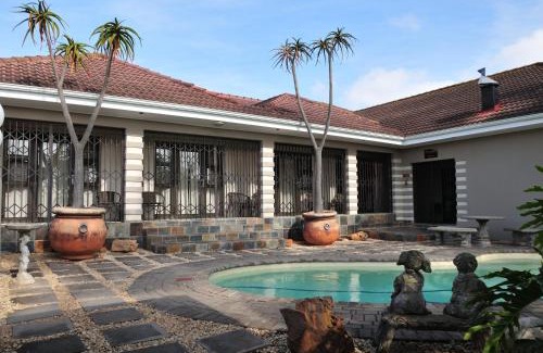 Uitenhage House | Mi Casa Guest House