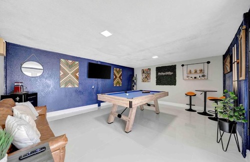 Ludlam House | Mi Casa, Su Casa