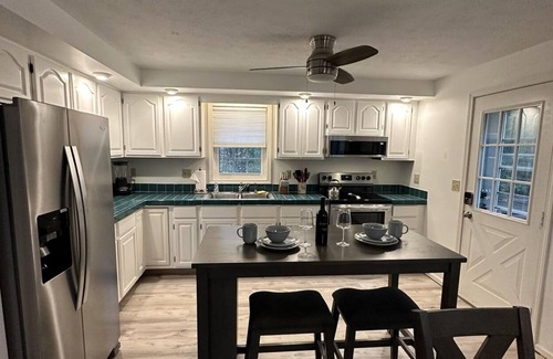 Burdett House | Mi Casa Tu Casa: Lakeview, Hot Tub, Pets, Walk to Wineries