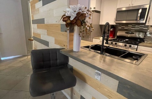 Tempe House | Mi Casita De Paris-Heart of Phoenix Metro Area-Parisian themed w/Community Pool