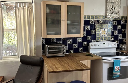 Santa Rita Park Cottage | Mi Casita, Guesthouse in Historic Neighborhood