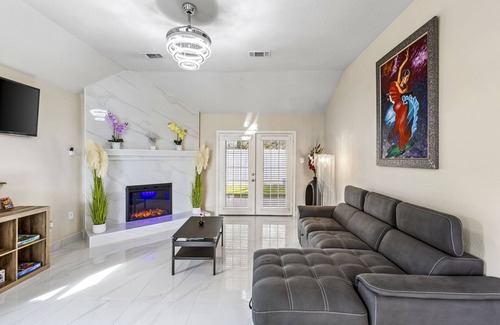 Humble House | Mi Casita Humble Tx / ready for long term lodging w/ Garage, near IAH