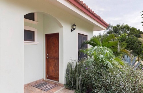Playa Colorado Apartment | Mi Casita Soñada (Cozy Beachfront Studio)