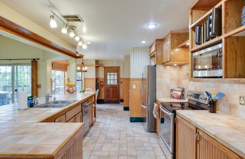 Mi-Wuk Village House | Mi-Wuk Village Vacation Rental with Multi-Level Deck