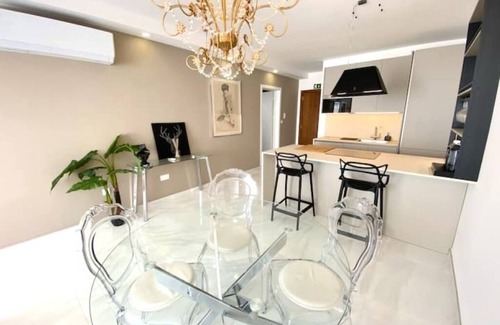 Qawra Apartment | MIA Black Luxury Suite - with Private Pool Spa