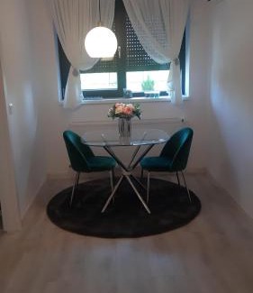 Sector 3 Apartment | MIA! Self check-in!