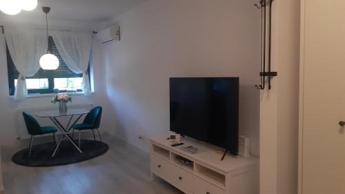 Sector 3 Apartment | MIA! Self check-in!
