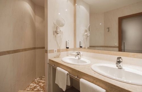 Ried im Oberinntal Hotel | miaflor Familien- & Aktivresort