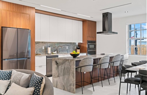 Hialeah House | Miami Airport, Golf 10 Min 6BR Pool Games