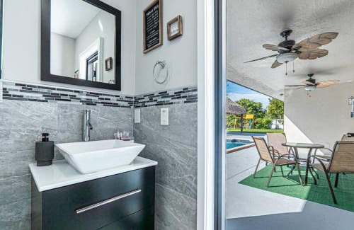 Country Walk House | Miami amazing location, Luxury & Spacious, Large pool, BBQ, Game room, Pool