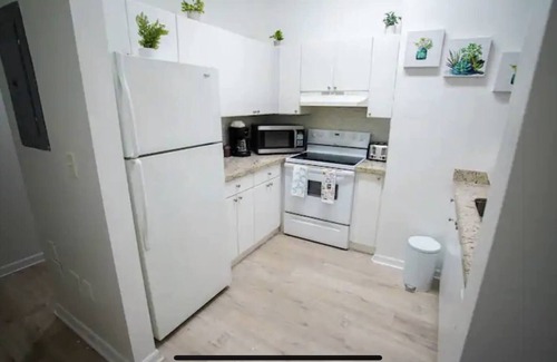 Flagami House | Miami Apartment, 7 mins airport, 20 min Beach