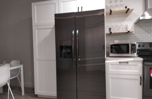 Richmond Heights House | Miami Charm with access to fun. Open modern space 5 mins to Zoo park.