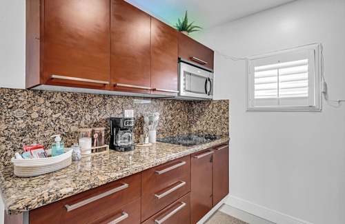 West Little Havana Apartment | Miami Cozy Home! Next to Miami beach & Airport.