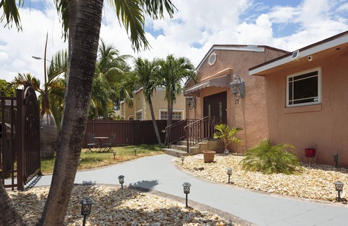 Buena Vista House | Miami Design District Large 3 Bedroom 2 Baths