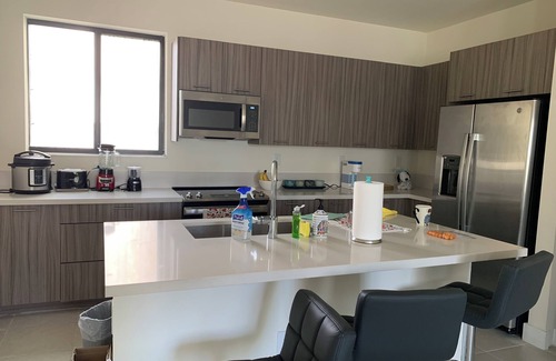 Doral House | Miami/Doral, internet, safe beautiful neighborhood, walk to restaurants galore!