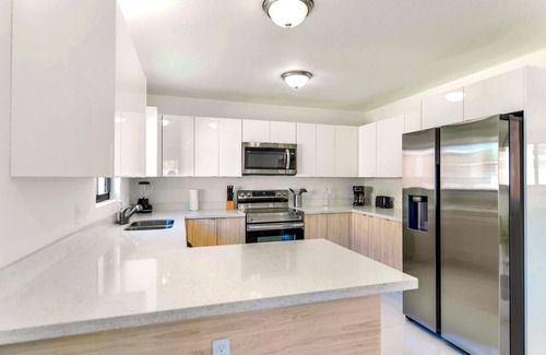 Gladeview Apartment | Miami Duplex w/Free Parking – 10 Min to Wynwood