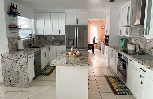 The Hammocks House | Miami Family Home - Minutes to Attractions & Shopping - 3BR + Garden