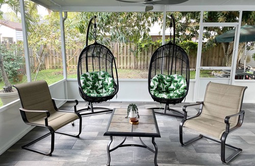 The Hammocks House | Miami Family Home - Minutes to Attractions & Shopping - 3BR + Garden