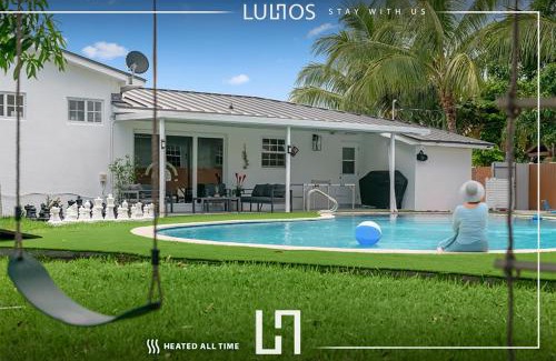 Miami Gardens House | Miami Fun Home with Pool & Games L30