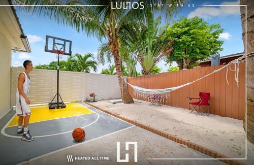 Miami Gardens House | Miami Fun Home with Pool & Games L30
