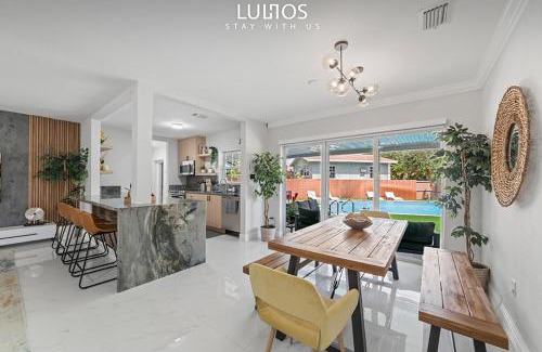 Miami Gardens House | Miami Fun Home with Pool & Games L30