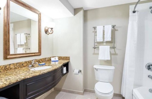 Three Lakes House | Miami-Kendall, Minutes from the FUN! 2 Queen
