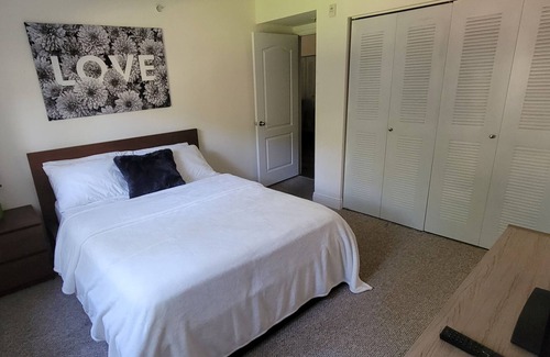 Country Club Bed & Breakfast | Miami Lakes Bed & Breakfast cozy with all you need to stay