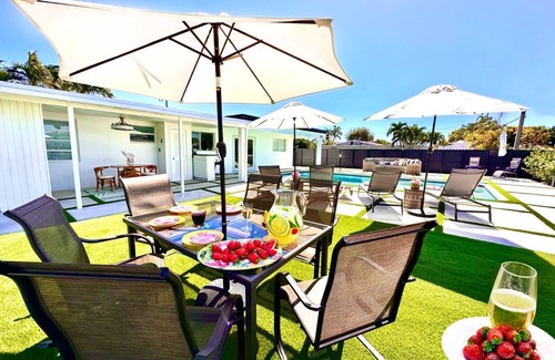 Ludlam House | MIAMI LUX HOUSE/Pool/Lounge/Bar