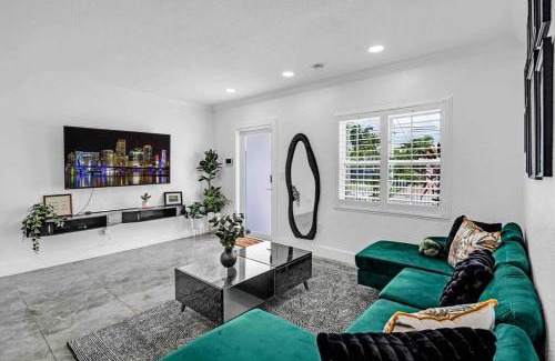 West Little Havana Apartment | Miami Luxury Home! Next to Miami airport and beach