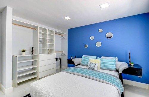 Three Lakes House | Miami luxury vacation home with heated pool & jacuzzi
