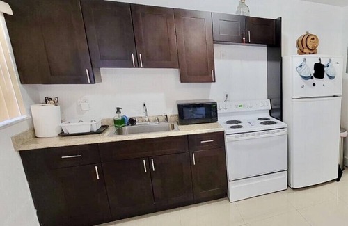 Allapattah Apartment | Miami Marlin/Heat, UM Jackson Hospitals, Museum, 800mbps Internet, FlatTV,Train