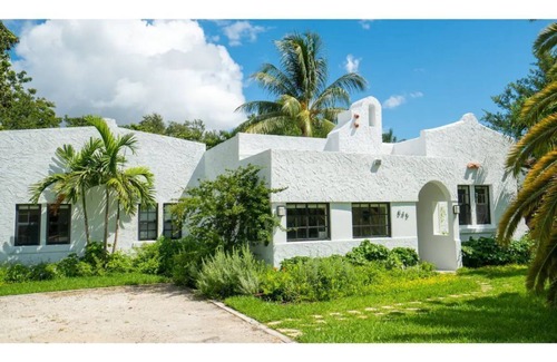 Biscayne Park House | Miami Modern Luxury with a Pool & Spa