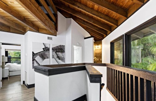 Glenvar Heights Villa | Miami Oasis Villa w/ Jacuzzi* Entertainers Paradise