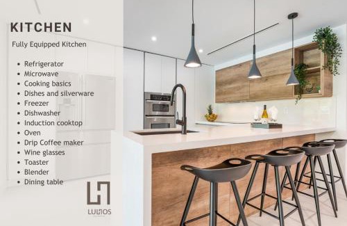 Kendall West House | Miami Oasis with Lakefront Beach Jacuzzi and Golf L56