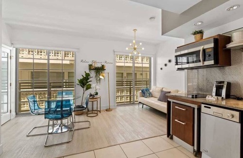 Miami Beach Condo | Miami Ocean Drive 1BR APT & Rooftop Pool Access