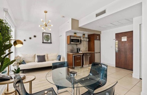 Miami Beach Condo | Miami Ocean Drive 1BR APT & Rooftop Pool Access