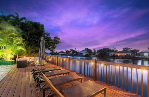 North Miami Beach House | Miami Residence "Casa del Lago"